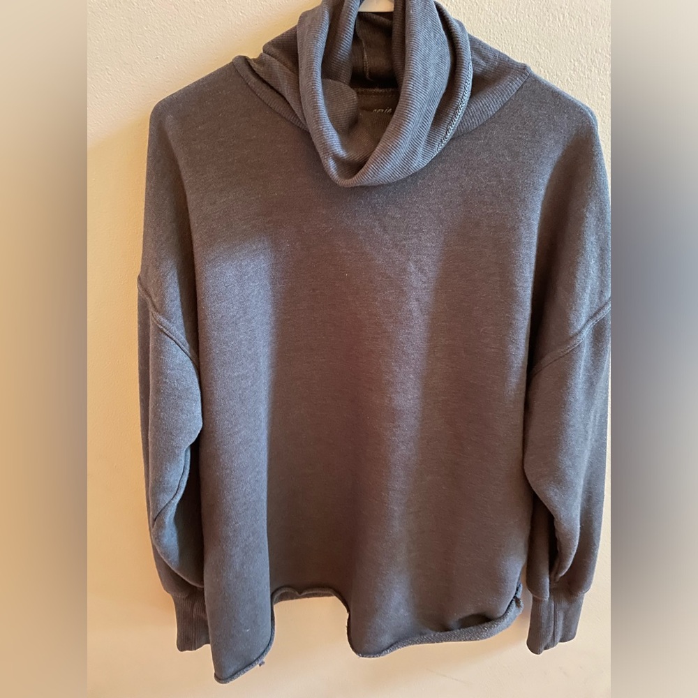 Aerie Turtle neck gray top
